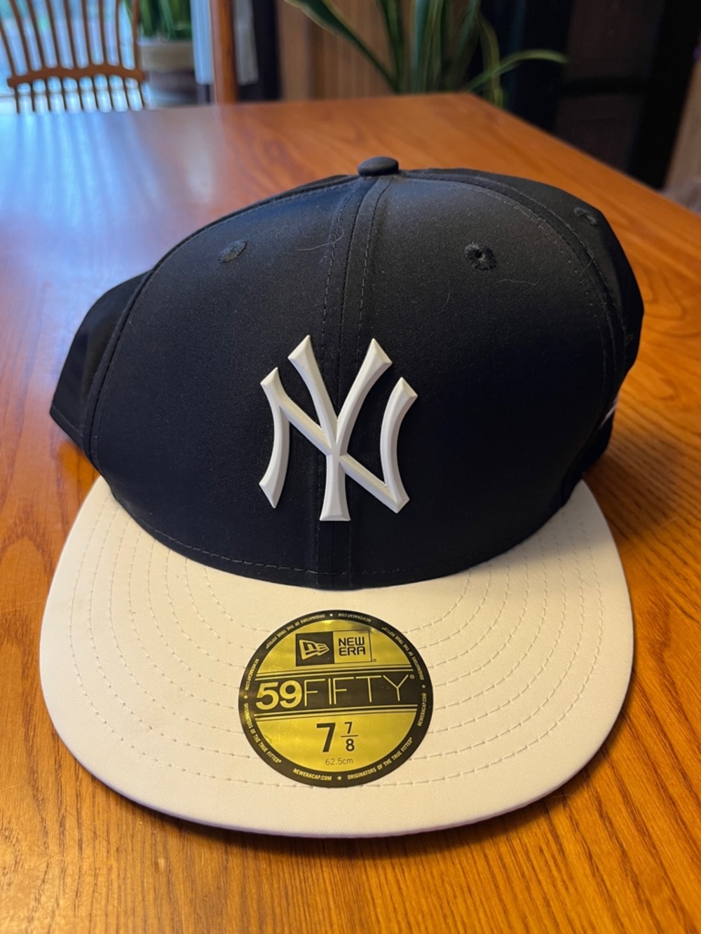NWT New Era Black & White NY Yankees 59FIFTY Fitted Cap Size 7 7/8